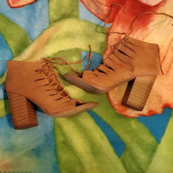 👢6.5 Altar’d State Vegan Light Brown Heels - Picture 7 of 11